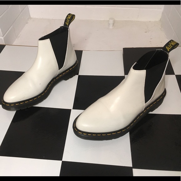Dr Martens white leather Chelsea boots. Size 9 W. Lightly used. - Picture 10 of 14